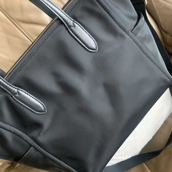 Kate Spade black roomy tote in excellent condition. - Picture 2 of 2